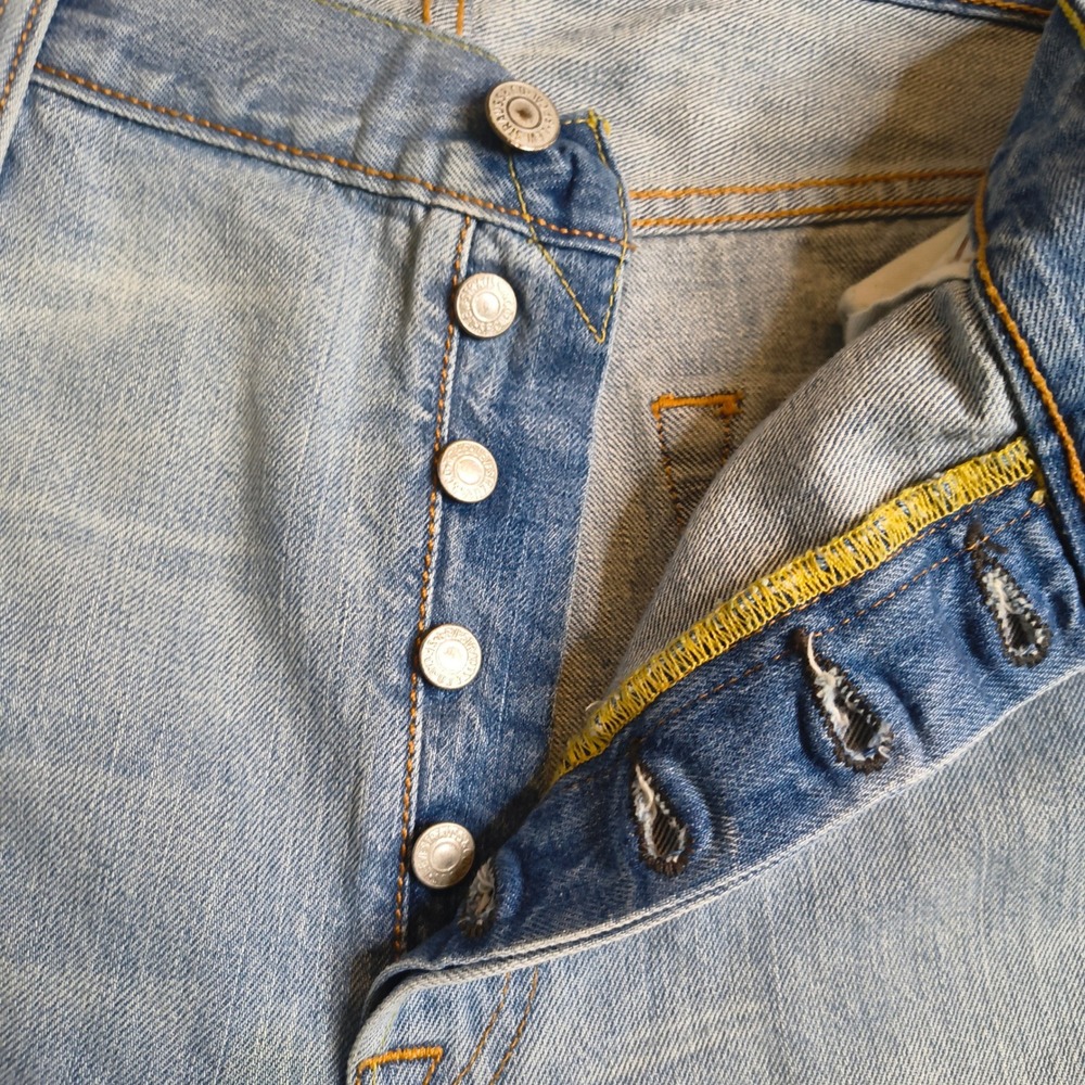 Levi's 501 Straight Leg Button Fly Jeans Men Size 36x29 Light Wash Cotton Denim - Picture 3 of 7